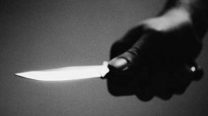 فتاة حاولت قتل شقيقها بـ «سكين» في العدان