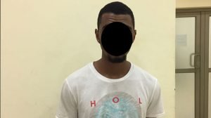 مواطن يسلب الوافدين تحت تهديد السلاح في شارع عمّان