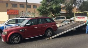 (الداخلية) تزيل السيارات المخالفة أمام مراكز الإقتراع