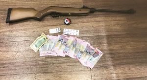 ضبط مصريين بسلاح ومواد مخدرة في الرقعي