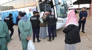 ضبط 100 مخالفا ومطلوبا في حملة أمنية بصفاة الظهر