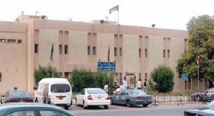 العزب يقدم ذمته المالية