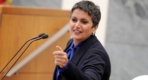 ضبط محكوم وإنقلاب دورية عقب مطاردة في الفيحاء