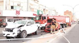 وفاة فتاة بانقلاب وإصابة مواطن وآسيوي في تصادم