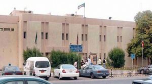 وفاة «هندي» دهساً تحت سيارة مواطن في الفحيحيل