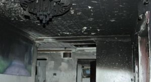 إصابة اطفائيين وأسرة مصرية بجروح وإختناقات في حريق شقة بالجهراء