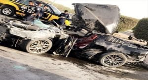 إنقاذ «آسيوي» انحشر بعد تصادم بين «باصين»