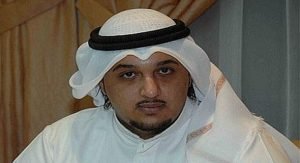 سائق تنكر يلعب دوراً بطولياً ويخمد حريق مركبة قبل وصول المطافي