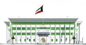 إمرأة تتطاول على عسكري خالفها لتسببها في عرقلة السير