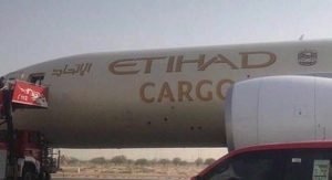 متعاطٍ إصطدم بدورية وانقلبت مركبته وأصاب عسكريين