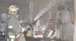 إخماد حريق في سرداب بناية من 9 طوابق بالفروانية