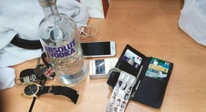 مواطن بحوزته خمر مستورد وشريط حبوب لاريكا