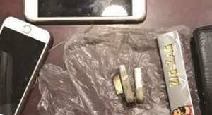 مواطن بحوزته سيجارة حشيش وكيس كيميكال