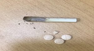 ضبط وافدة عربية متغيبة بحوزتها 17 حبة مخدرة