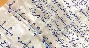 شابان يعتديان على مصري ويستهزءان بجسده الهزيل بسبب أولوية الطريق