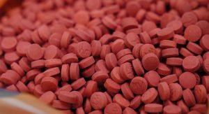 القبض على آسيوي بـ 16 زجاجة خمر محلية في المهبولة