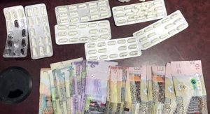 ضبط 3 مواطنين بحوزتهم 123 حبة مخدرة