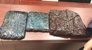 إستدراج مروّج هرب من الأمن وترك 3.5 كيلو حشيش