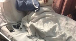 شابان يعتديان بالضرب على مواطن في أبوحليفة