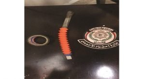 مواطنان أحدهما مدين بـ 6 آلاف وآخر مطلوب لـ 3 جهات بحوزتهما شريط لاصق وأدوات كيف