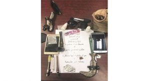 شابان نائمان في سيارتهما وبحوزتهما سجائر مخدرة