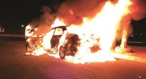 النيران التهمت مركبة في جنوب الجهراء