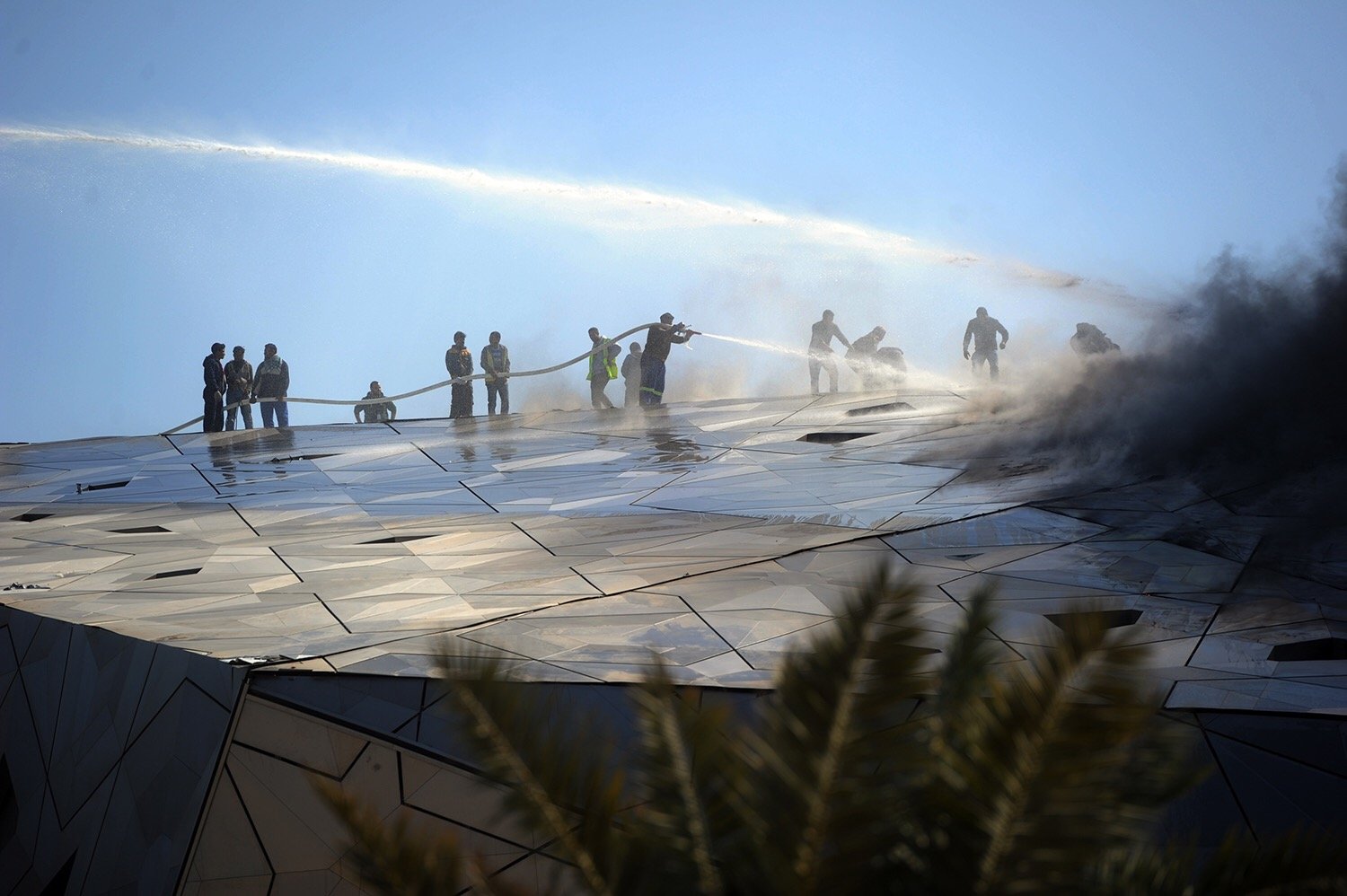 اسحق يطمئن: لا إصابات في حريق دار الأوبرا