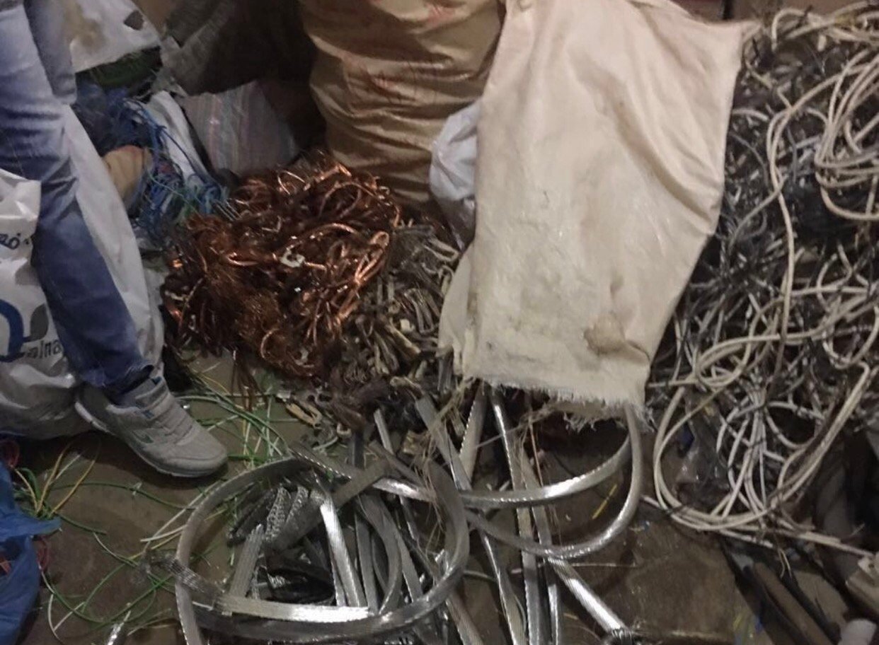 ‏ضبط عصابة اسيوية لسرقة مواد البناء من القسائم الحديثة‏‏⁦‪