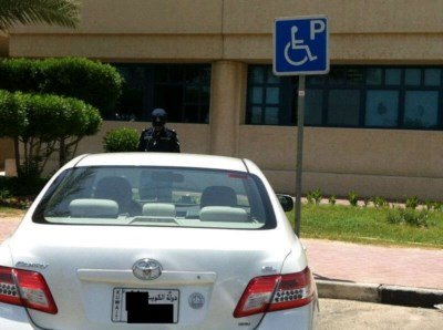 الوقوف في أماكن المعاقين... جنحة عقوبتها الحبس شهر