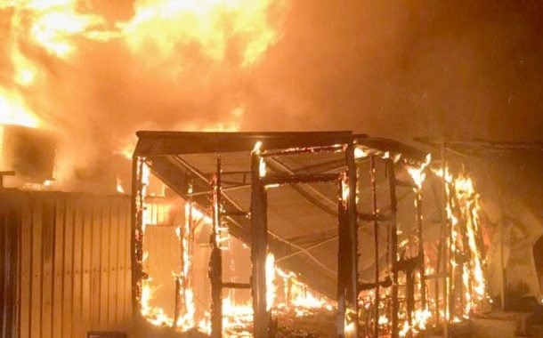 إصابة رجلي إطفاء بحريق 3 شاليهات في بنيدر