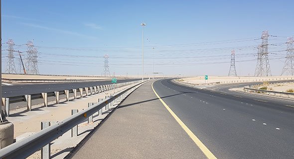 إنقاذ مواطن انحشر داخل سيارته على «السابع»