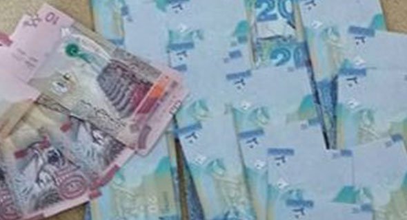 عصابة نصبت على سيدة «بدون» بجائزة 20 ألف دينار الوهمية وسرقت كل رصيدها البالغ 2225 ديناراً