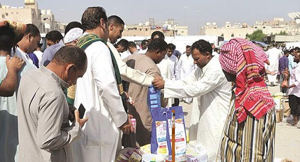 القبض على عصابة تضم 21 آسيوياً يفرضون «الإتاوات» في سوق «الحرامية» بالحساوي