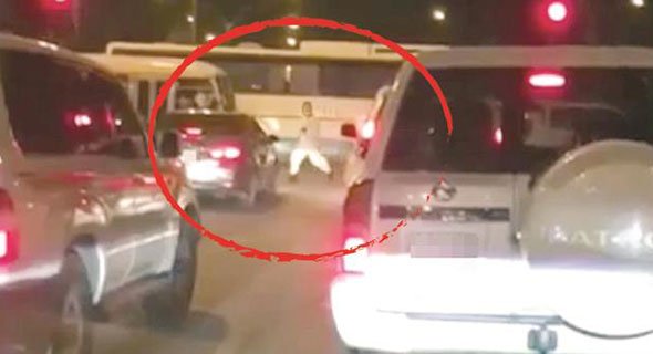 قائد وانيت سعودي أرعب مواطنة وصدمها و«إنحاش» جرياً في الصباحية