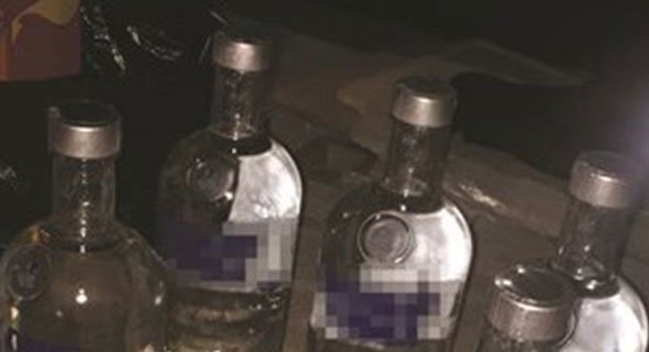 5 زجاجات خمر بدلاً من إطار مركبة «بدون».. وسوداني ومصري سقطا بحشيش وكيميكال