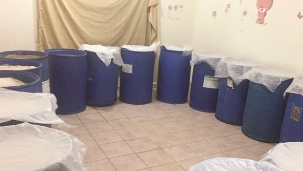 مصادرة 24 سلندر غاز و56 برميل خمر في المنقف