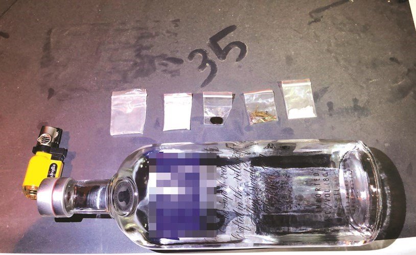 مواطن سقط بًـ «ماريغوانا وكوكايين وحشيش وشبو و«فودكا» في الأحمدي