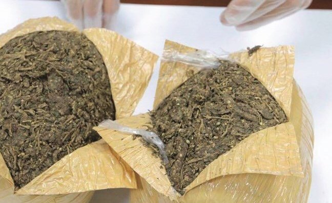 ضبط 2 كيلو ماريغوانا مع آسيوي في المطار