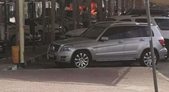 تفحم مركبة في مواقف جمعية كيفان