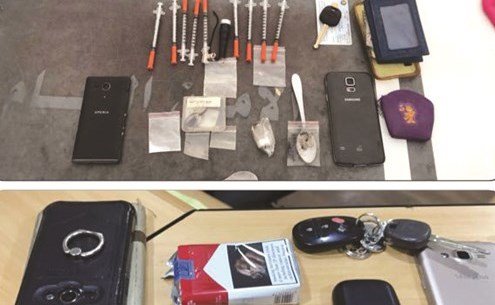 مواطن سقط بـ 9 إبر للتعاطي وأكياس هيروين وحشيش في شرق