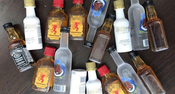 إحباط تهريب 16 زجاجة خمر في طرد بمركز الصديق