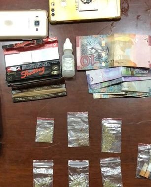 ضبط 47 حبة وزجاجة خمر في الجهراء والفنطاس