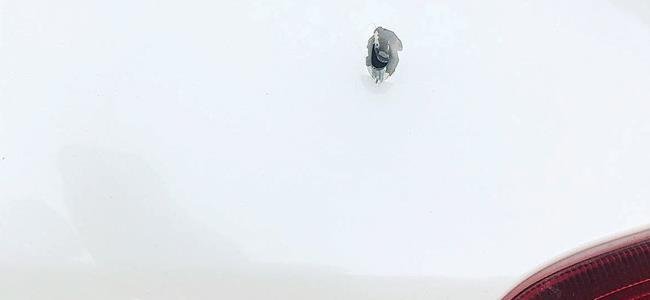 طلقة «طائشة» اخترقت سيارة مواطن قرب «أبو الحصانية»