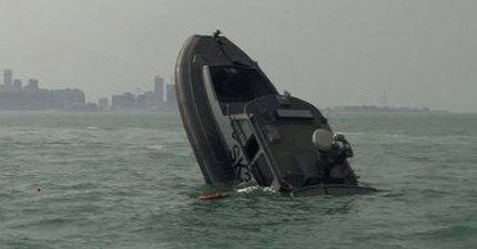 «غرق قارب» تابع للقوة البحرية دون إصابات.. وجاري فتح تحقيق