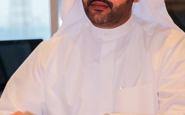 دكتور تجميل كويتي نسى إبرة في خد مواطنة والمحامي عبدالعزيز العنزي يطالبه بــ 100 ألف دينار