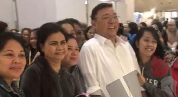 89 فلبينية يغادرن البلاد برفقة وزيري الخارجية والعمل