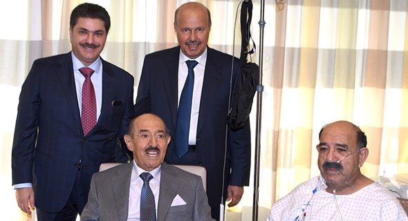 بالصور..سمو الأمير يزور النائب الأول للاطمئنان على صحته والسلام عليه