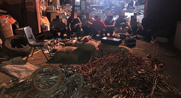 مداهمة «حوطة» مسروقات بالرقة يديرها 7 بنغاليين بداخلها مواد مخدرة ومجوهرات وأموال