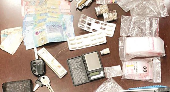 أردني سقط بـ 100 حبة و«كوكتيل مخدرات» في الفروانية