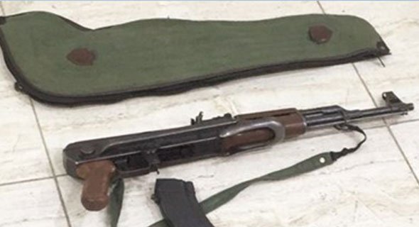 مباحث السلاح تداهم منزل سوابق في الجهراء وتضبط رشاشاً بعد مقاومة عنيفة